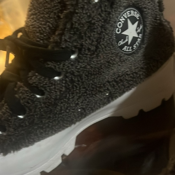 All stars converse high top woman size 5.5. Closet cleanout sale.. - Picture 2 of 12